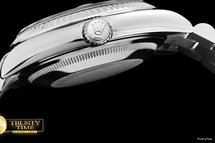 1118 RDD0214B – DayDate 36mm GoAnywhere 682